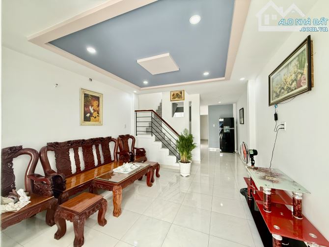 Nhà ngay công viên - 3 phòng ngủ - 1 trệt 1 lầu - sổ riêng đã hoàn công | chính chủ bán gấ - 3