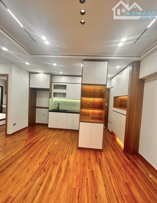 Bán Chung cư Cầu Giấy. 77,5m, 3N, tầng trung, View thoáng, full nội thất New. Giá: 6,95 tỷ - 3
