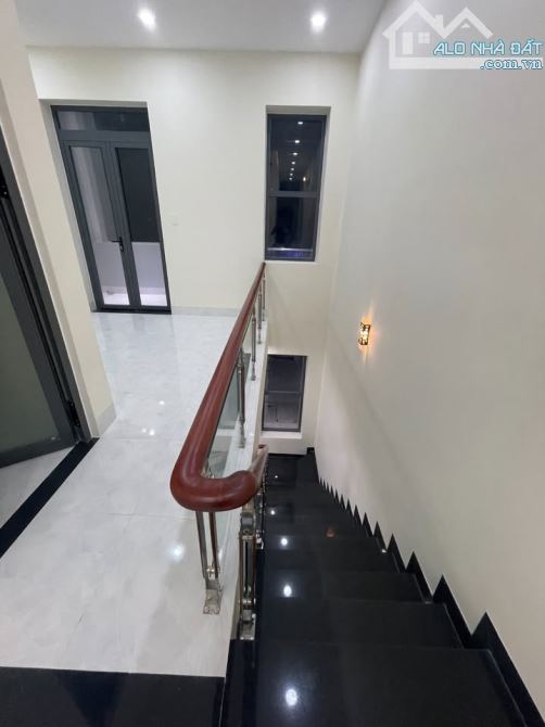 Nhà lầu 2 tầng. Chỉ 1,5 tỉ. Hiện đang cho thuê 50 triệu - 3