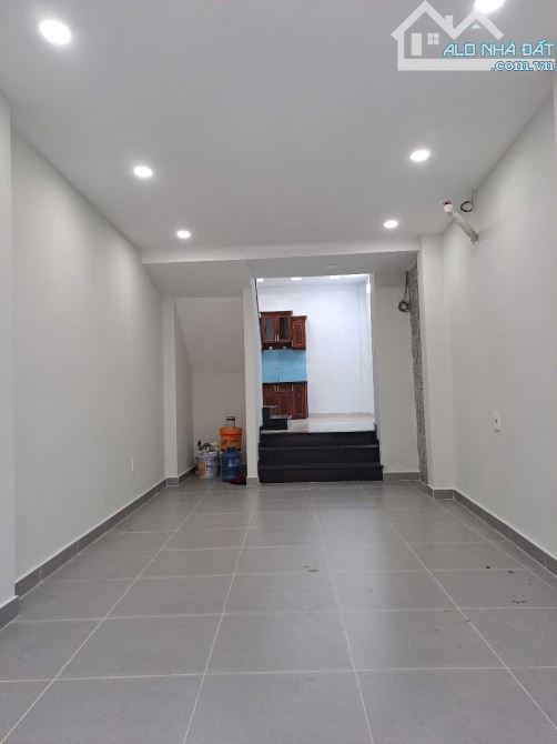 🏡 NHÀ HẺM XE HƠI CMT8 – QUẬN 10 🔹 Cách Mạng Tháng 8, P.15, Q.10 🔹 Kết cấu: 1 trệt, 3L - 3
