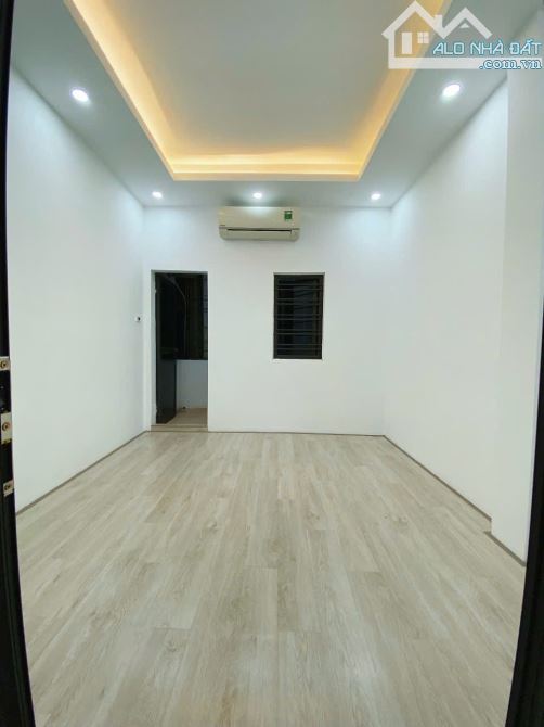 Hiếm, Nhà Đẹp Vĩnh Hưng 5 Tầng mới, gần trường cấp hai giá nhỉnh 3 tỷ - 3