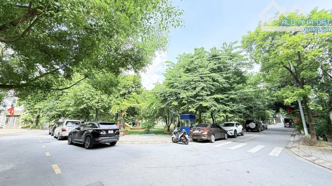 Bán biệt thự LK lô góc view công viên KĐT Foresa Xuân Phương. DT 140m x 4 tầng, mt 20m. - 3
