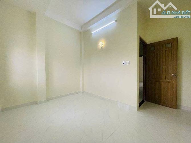 NHÀ MỚI VÀO Ở NGAY - ĐƯỜNG XE HƠI NGỦ ĐÔNG TRONG NHÀ - 4 X 12 - KHU DÂN TRÍ TOÀN NHÀ CAO T - 3