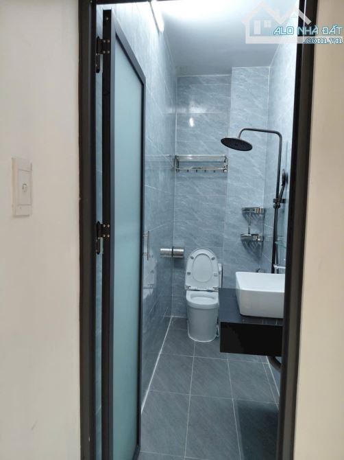 BÁN NHÀ GẦN MẶT TIỀN ĐƯỜNG LÊ VĂN KHƯƠNG - HẺM OTO, 2 SẸC DỄ TÌM - DÂN TRÍ TỐT - 2 TẦNG - - 3