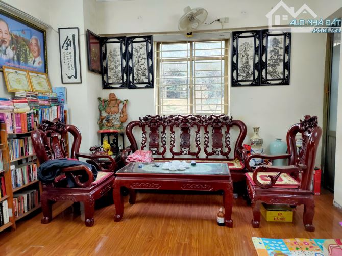 Bán chung cư Đền Lừ, 68m2 tòa A1, tặng nội thất, căn góc, tầng đẹp. Giá 4,15 tỷ - 3