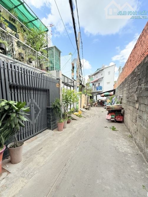 Nhà đẹp căn góc nở hậu, hẻm xe hơi con thông thoáng, gần ngay mặt tiền đường huyết mạch, 2 - 3