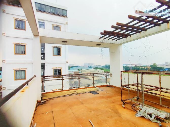 Định cư Mỹ - bán nhà sổ vuông vức - 2 mặt tiền hẻm ô tô. - 3