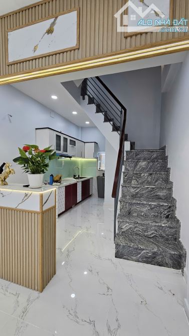 Sát mặt tiền Hoàng Diệu  Vip Q4 - Ngang 3.6 Dài 10 có 6 tỷ - 3