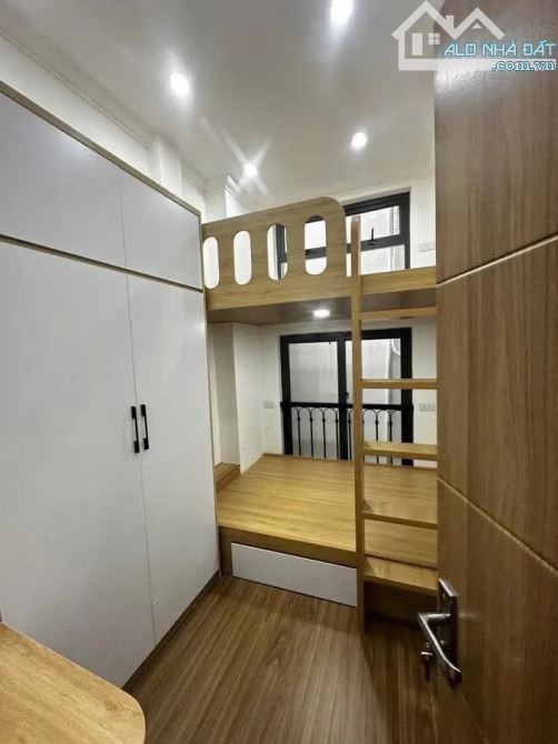 BÁN  NHÀ 16m x4 TẦNG SỔ ĐỎ RIÊNG ĐẦY ĐỦ CÔNG NĂNG, GẦN TIME,TẶNG FULL NỘI THẤT GIÁ 2,3 TỶ - 3
