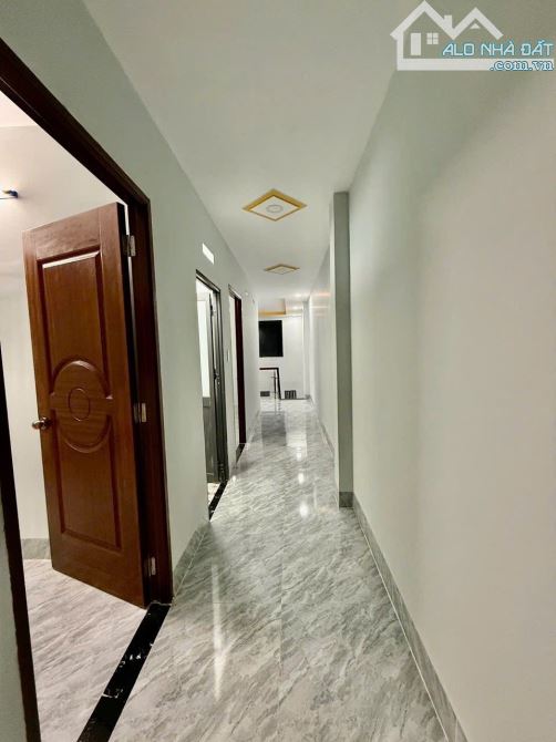 NHÀ 2 TẦNG MỚI ĐẸP LUNG LINH 97M2 GẦN CHỢ GẤU, HẺM XE HƠI MỘT TRỤC BÙI CÔNG TRỪNG ĐÔNG - 3
