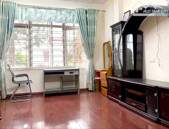BÁN ĐẤT TẶNG NHÀ XUÂN LA 67m2. HAI THOÁNG - 2 Ô TÔ TRÁNH ĐỖ TRƯỚC NHÀ  + VỈA HÈ - 3