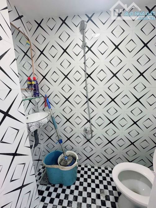 Bán nhà giáp ngã tư bốn xã, 25m2, nhỉnh 2 tỷ - 3