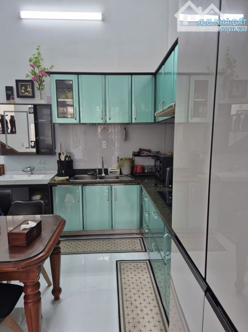 Chỉ 8.5 tỷ TL, hẻm 7m, trệt 2 lầu ST, 4 PN, 4WC, gần CC Bàu Cát 2, P10 - 3