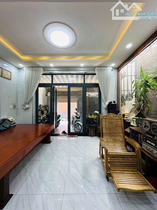 Không có căn thứ 2:nhà 3 tầng,76m2,ngang 5.8m,HXH thông P.11,GV: chưa tới 7 tỷ - 3