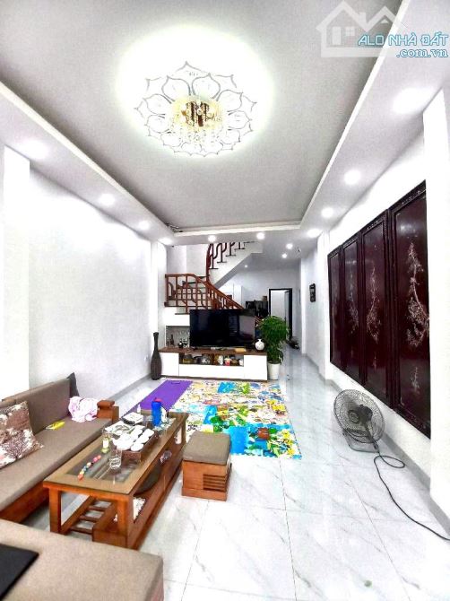 60 M², Ô TÔ 7 CHỖ ĐỖ CỬA, NHÀ ĐẸP LONG BIÊN, THOÁNG TRƯỚC SAU - FULL NỘI THẤT - 3