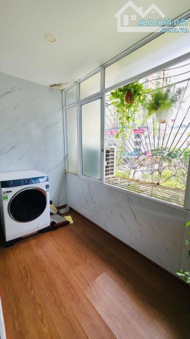 Căn Studio tập thể - hàng xóm Vincom Nguyễn Chí Thanh - view mặt phố - 3