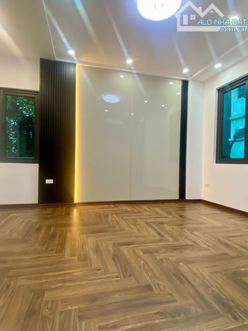 SIÊU PHẨM CẦU GIẤY NHÀ MỚI XÂY 5 TẦNG -NỘI THẤT SANG XỊN-NGÕ RỘNG THẲNG -NHỈNH 7 TỶ - 3