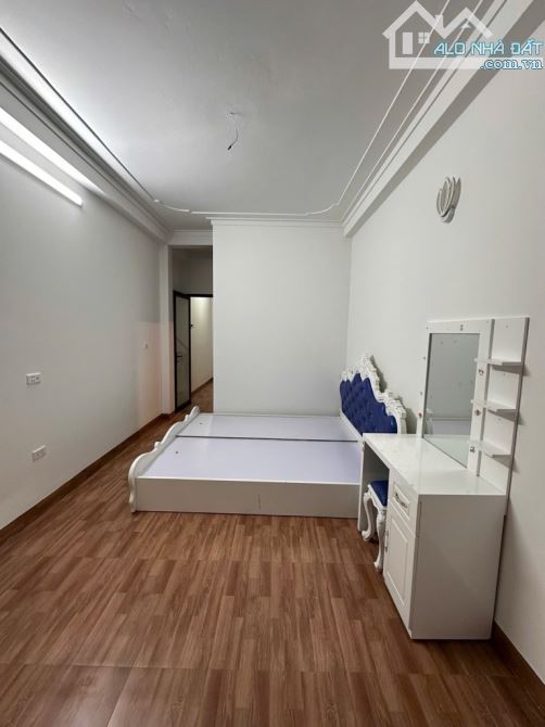 Bán nhà 45m2 Việt Hưng- gần ngõ ô tô thông, nhà đẹp chắc chắn- 6.x tỷ - 3