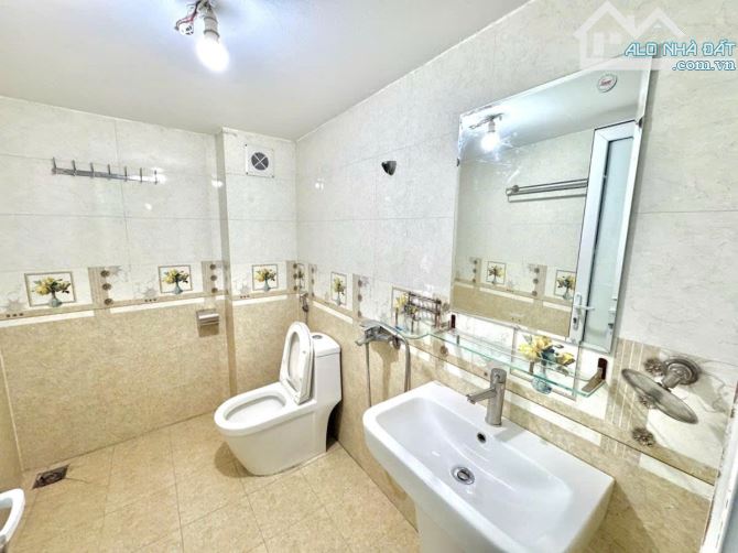 BÁN CĂN HỘ DÒNG TIỀN 30TR/ THÁNG - NGÕ 734 KIM GIANG 7T X 40M2 7 TỶ 8 - 3