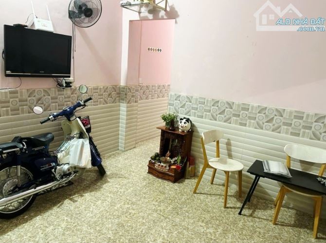 Bán gấp nhà Văn Cao -Tân Phú 58m², vuông vức, đủ tiện ích, sát hẻm ô tô, chỉ 4.x tỷ!   Diệ - 3