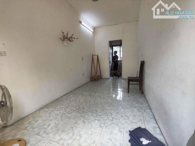 Cho thuê nhà mặt phố Hoàng Hoa Thám - Ba Đình, nhà 2 mặt thoáng, có vỉa hè, chỉ 9 triệu/th - 3