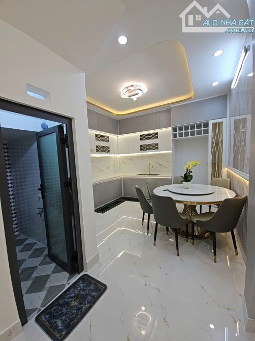 CẠNH Phú Mỹ Hưng VIP nhất VN phú Thuận Q 7 Ngang 4 dài 15 M CÓ 83 TRIỆU M2 3 TẤM MỚI - 36