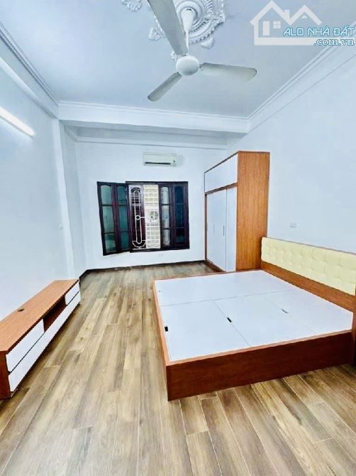 NHÀ ĐẸP CẦU GIẤY – SÁT PHỐ – Ô TÔ CÁCH VÀI BƯỚC – GIÁ CHỈ NHỈNH 8 TỶ - 4