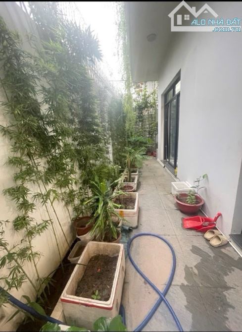 Nhất vị trí KHU VỰC TRUNG TÂM LONG BIÊN DÂN DÂY LÔ GÓC , NỞ HẬU 3 TẦNG CHẮC CHẮN THÊM TẦNG - 4