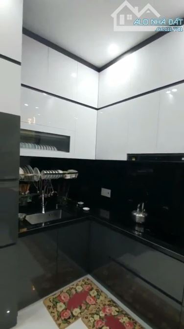 Bán nhà đẹp 3 tầng mặt tiền đường Khái Tây 1, Hòa Quý, Ngũ Hành Sơn. DT 81m2. Giá 5.1 tỷ - 4