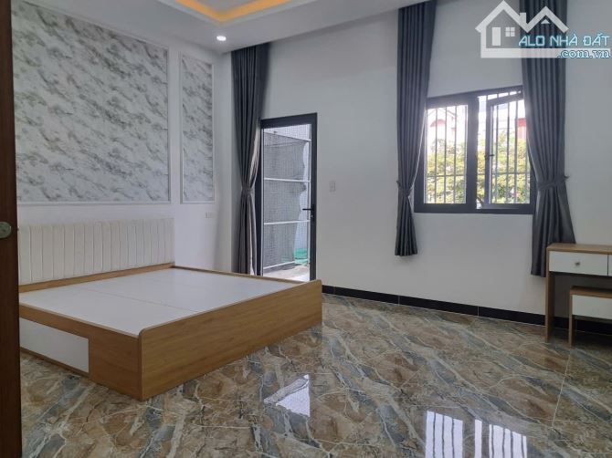 Nhà đẹp Trung tâm Thuận An - Bình Dương sân ô tô trong nhà - 4