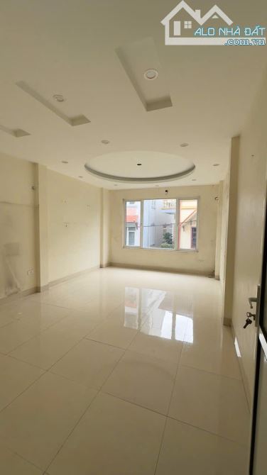 Cho thuê nhà nguyên căn Vũ Xuân Thiều, Long Biên - Ô tô tránh, Vỉa hè, Thông sàn KD - 4