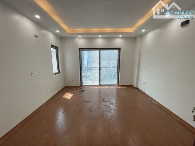 Ô tô đỗ cửa, nhà mới đẹp lung linh, khách sẵn xách vali về ở, nhà lô góc phòng cực thoáng - 4