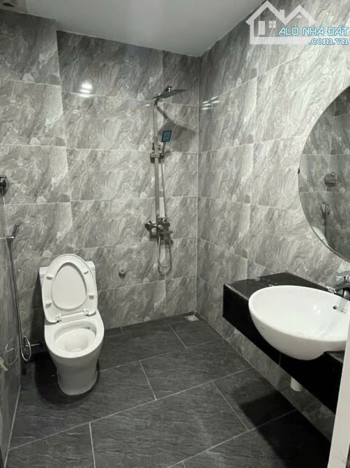 🔥💯🏡  Nhà trung tâm Thạch Bàn, Long Biên. 1 NHÀ RA PHỐ. THANG MÁY chạy êm ru, 36 m2, 8 - 4