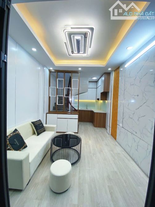 Hiếm, Nhà Đẹp Vĩnh Hưng 5 Tầng mới, gần trường cấp hai giá nhỉnh 3 tỷ - 4