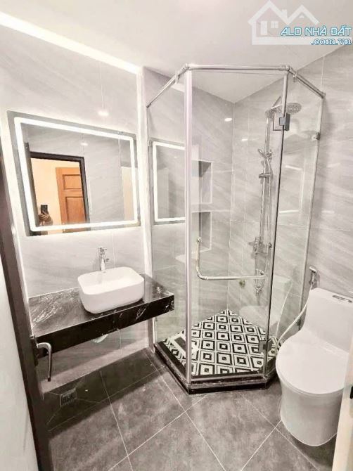 ( HÀNG TUYỂN CHỌN) Mặt ngõ Đội Cấn - DT  51m2 - 7 tầng thang máy - MT 4m  - Cách phố 10m. - 4