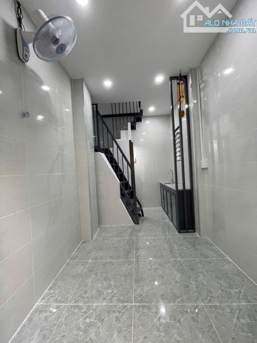 HÀN HẢI NGUYÊN - KHU VIP Q11 - 3 TẦNG 2PN 3WC - SỔ NỞ HẬU - 4