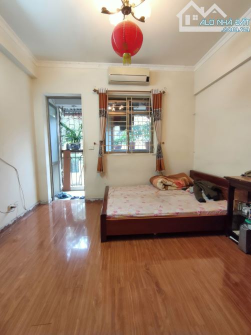 Bán chung cư Đền Lừ, 68m2 tòa A1, tặng nội thất, căn góc, tầng đẹp. Giá 4,15 tỷ - 4