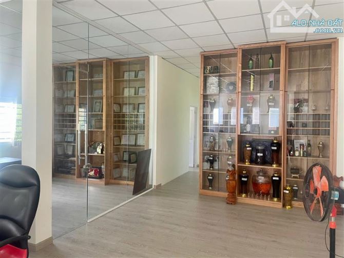 💥BÁN GẤP BIỆT THỰ SIÊU SANG TÂN HIỆP   HÓC MÔN – FULL NỘI THẤT   –Diện tích: 12×17 m, nở - 4