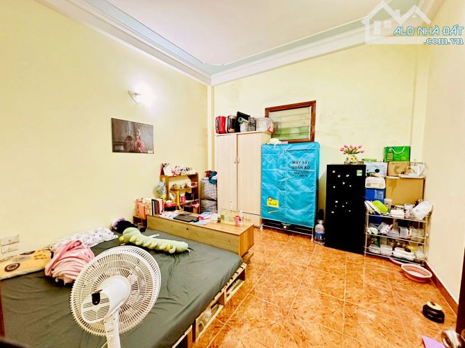 Bán nhà Dân Xây Dương Quảng Hàm- Cầu Giấy- oto vào nhà- 50Mx4T- gần bãi gửi oto.Giá 15.5ty - 4