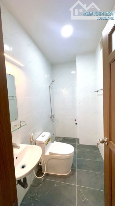 Bán Nhà Bình Chiểu, 56m2 x 3 tầng, SHR, Xe Hơi vào nhà, Chỉ 4 tỷ x - 4