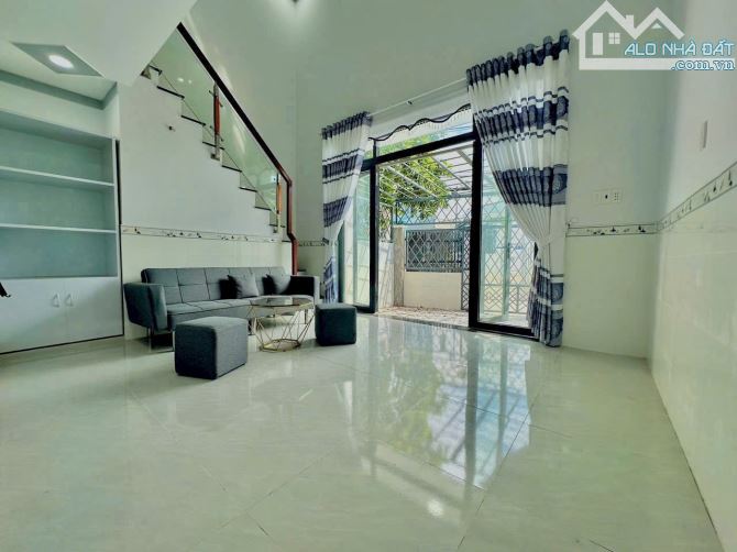 Bán nhà đẹp gần cơ sở 5 Lạc Hồng gần bờ kè 3 phòng ngủ - 4