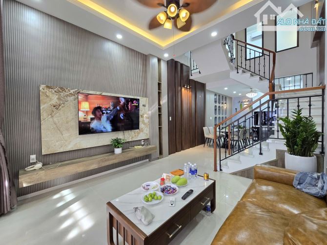 🔥 Nhà 3 tầng 3 mê đường 7m5 Phú Xuân 9 . Hoà Minh - Diện tích 68m2 hướng tây bắc - 4