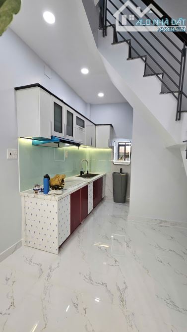 Sát mặt tiền Hoàng Diệu  Vip Q4 - Ngang 3.6 Dài 10 có 6 tỷ - 4