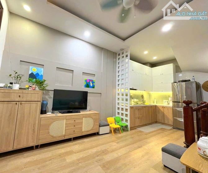 [HIẾM] Bán nhà Hoàng quốc Việt 37m2*5T, cách ô tô 25m, nhà đẹp ở ngay, dân trí cao, 7.5 tỷ - 4