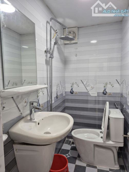 Chỉ 8.5 tỷ TL, hẻm 7m, trệt 2 lầu ST, 4 PN, 4WC, gần CC Bàu Cát 2, P10 - 4