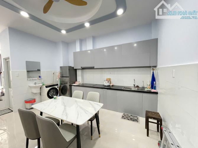 Chỉ 7.5 Tỷ TL, Nhà 2 tầng, 4x11m, 43m2, đường Bành Văn Trân, P7 - 4
