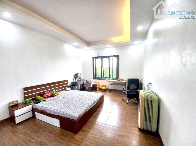60 M², Ô TÔ 7 CHỖ ĐỖ CỬA, NHÀ ĐẸP LONG BIÊN, THOÁNG TRƯỚC SAU - FULL NỘI THẤT - 4