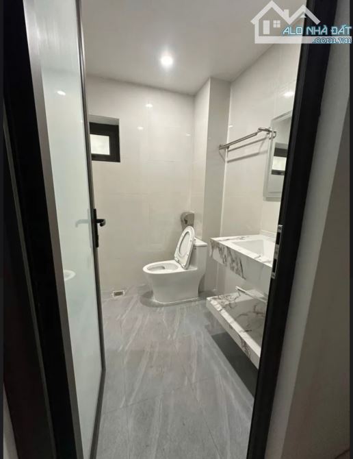 SIÊU PHẨM CẦU GIẤY NHÀ MỚI XÂY 5 TẦNG -NỘI THẤT SANG XỊN-NGÕ RỘNG THẲNG -NHỈNH 7 TỶ - 4