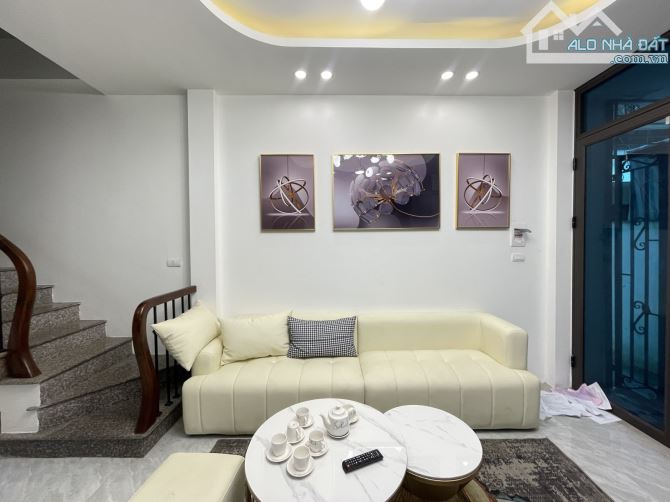 TẦM 6 TỶ CĂN KIM NGƯU NÀY LÀ NGON NHẤT RỒI , 29M² , NGÕ NÔNG , FULL NỘI THẤT , GẦN Ô TÔ