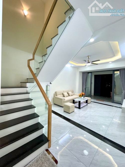 CHỈ HƠN 4 TỶ- NHÀ 2 TẦNG MỚI ĐẸP - HẺM XỊN 6M THÔNG - 56M2 - SỔ ĐẸP HOÀN CÔNG ĐỦ - NGAY GẦ - 5